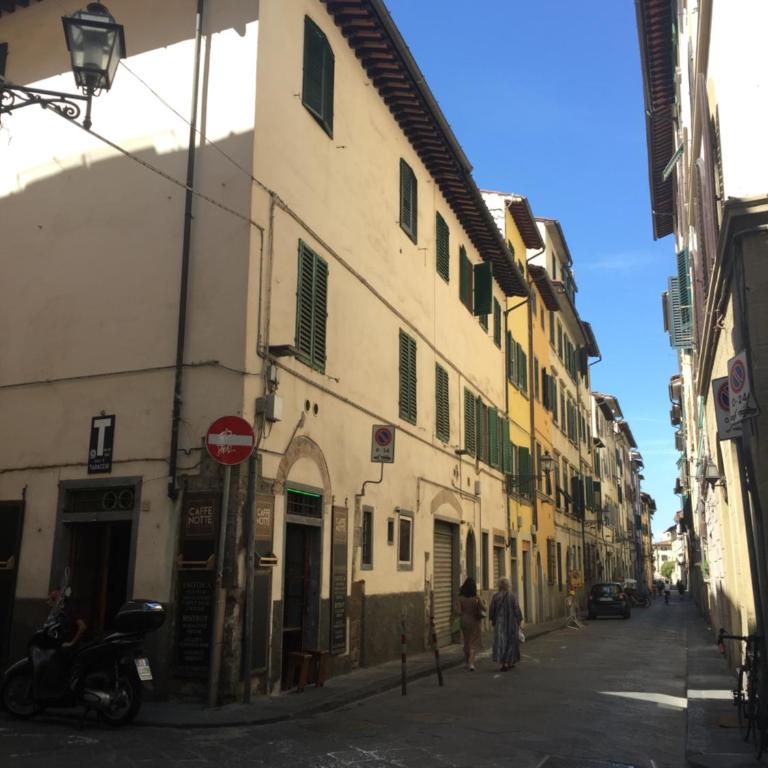 Classico e romantico Appartamento Fiorentino 10 min a piedi da Ponte Vecchio e 5 minuti da Palazzo Pitti area UNESCO - Appartamento Familiare con 2 Camere da Letto - 45