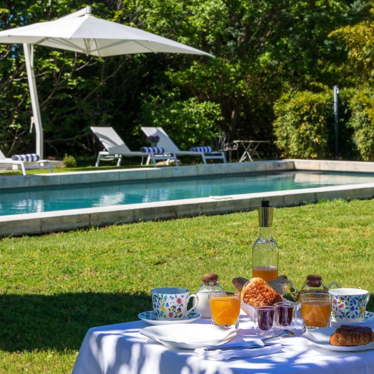 La Bastide de Damien, 5 clefs Demeure d'Exception et Table Remarquable dans le guide Teritoria, JACUZZI Privatif, Cuisine étoilée Dominique Frérard - Chambre Lit King-Size avec Baignoire Spa - 15