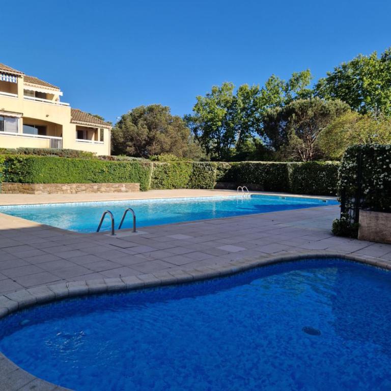 Studio mezzanine entier à 5min de la plage et de St tropez - Appartement 1 Chambre - 13