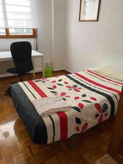Cómodo apartamento en el centro de Oviedo - Apartamento de 3 dormitorios - 13