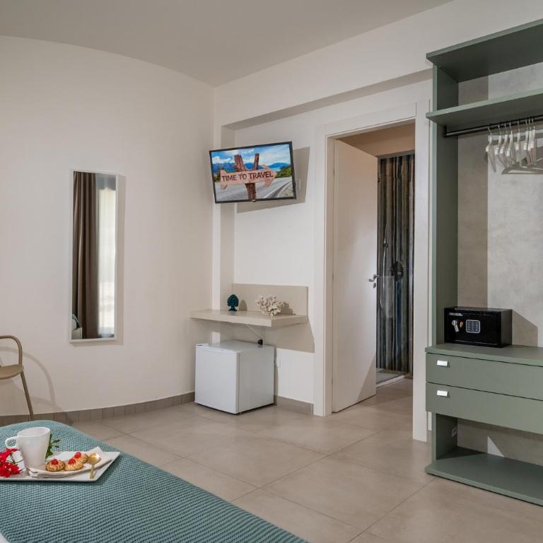 Villa Maria con piscina e vista mare - Camera Matrimoniale con Vista Montagna - 10