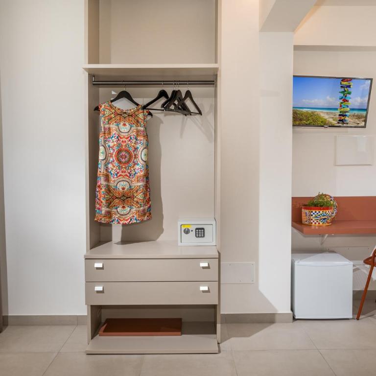 Villa Maria con piscina e vista mare - Camera Matrimoniale Deluxe (2 Adulti + 1 Bambino) - 16