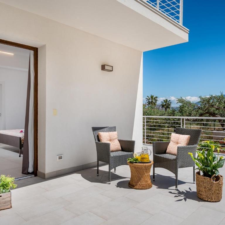 Villa Maria con piscina e vista mare - Camera Matrimoniale Deluxe (2 Adulti + 1 Bambino) - 17