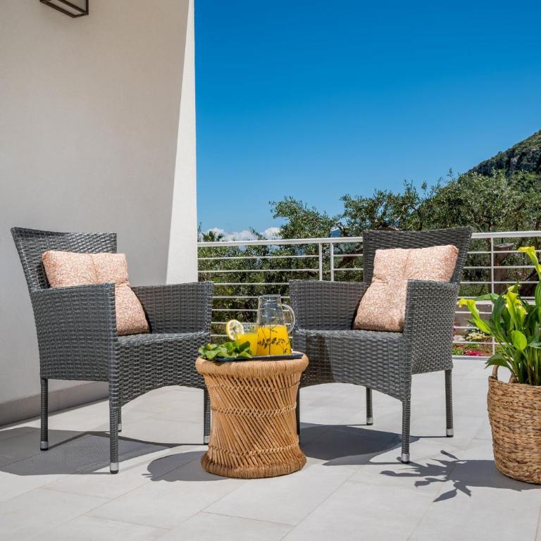 Villa Maria con piscina e vista mare - Camera Matrimoniale Deluxe (2 Adulti + 1 Bambino) - 18
