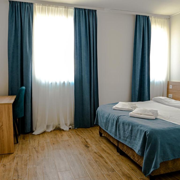 Dona, Altina - Dvokrevetna Soba sa Bračnim Krevetom - 12