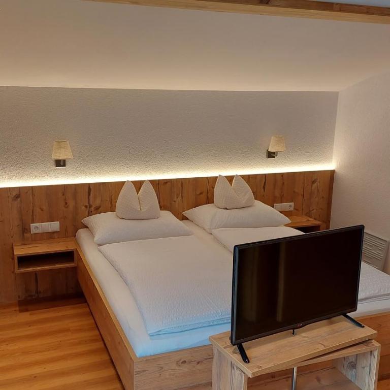 Alpenpension Maderer - Doppelzimmer mit Balkon - 8
