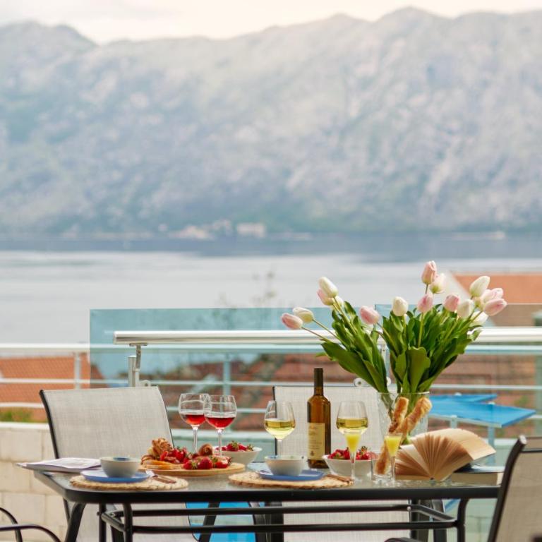 Nada's Ap with Pool and Sea View - Apartman sa 3 Spavaće Sobe - 1