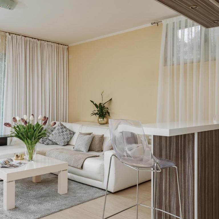 Nada's Ap with Pool and Sea View - Three-Bedroom Apartment - 10