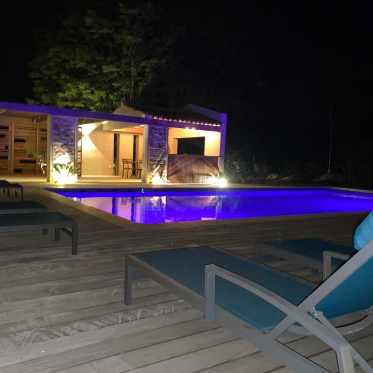 Magnifique villa avec piscine au coeur des vignes - Villa 3 Chambres - 67