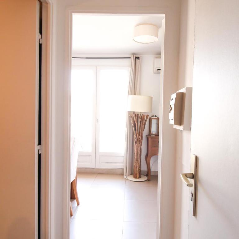 Airco studio with terrace at 2 steps from the sea - Appartement 1 Chambre - 2