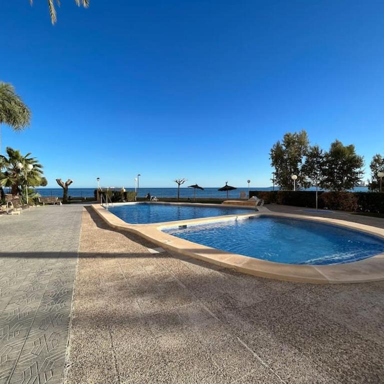 Residencial salida directa al mar. Grandes vistas - Three-Bedroom Apartment - 3