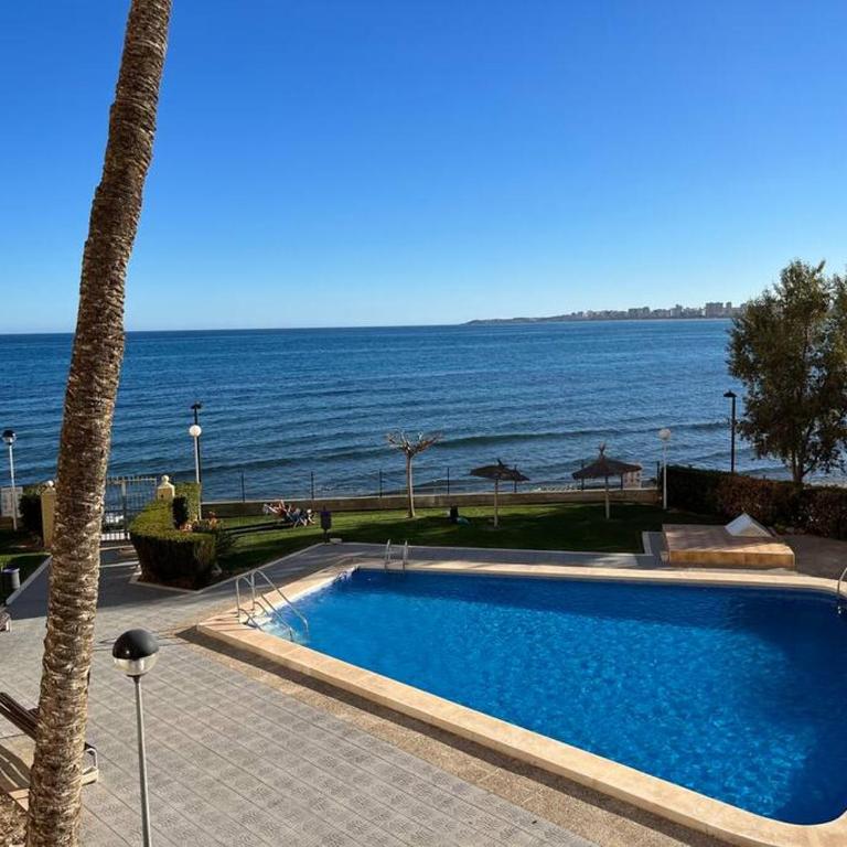 Residencial salida directa al mar. Grandes vistas - Three-Bedroom Apartment - 14