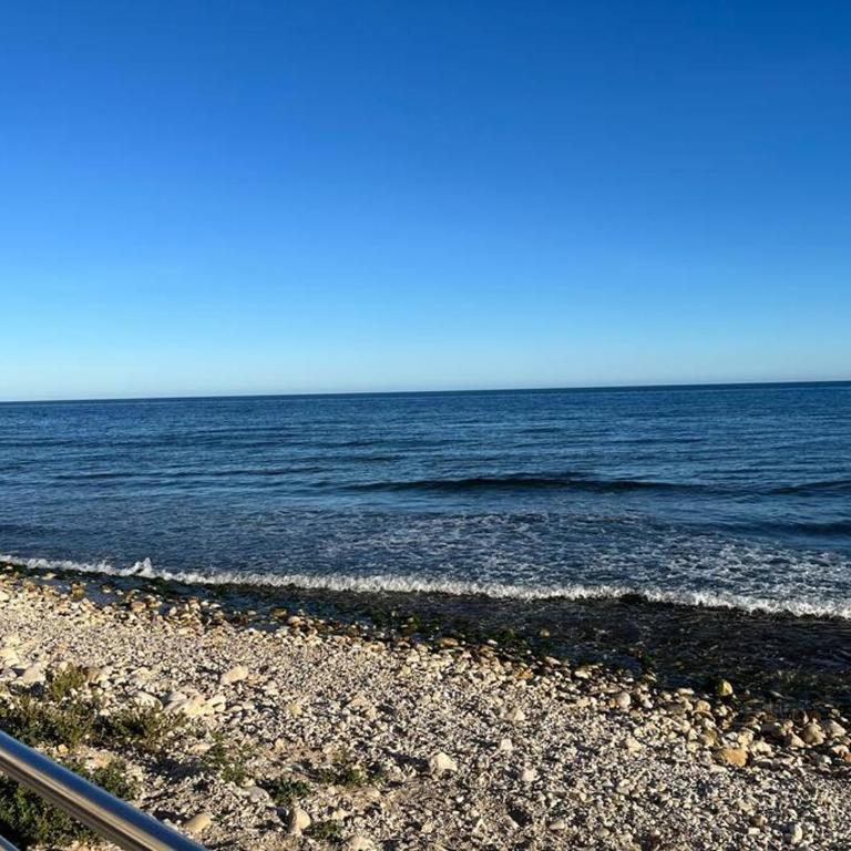 Residencial salida directa al mar. Grandes vistas - Three-Bedroom Apartment - 19
