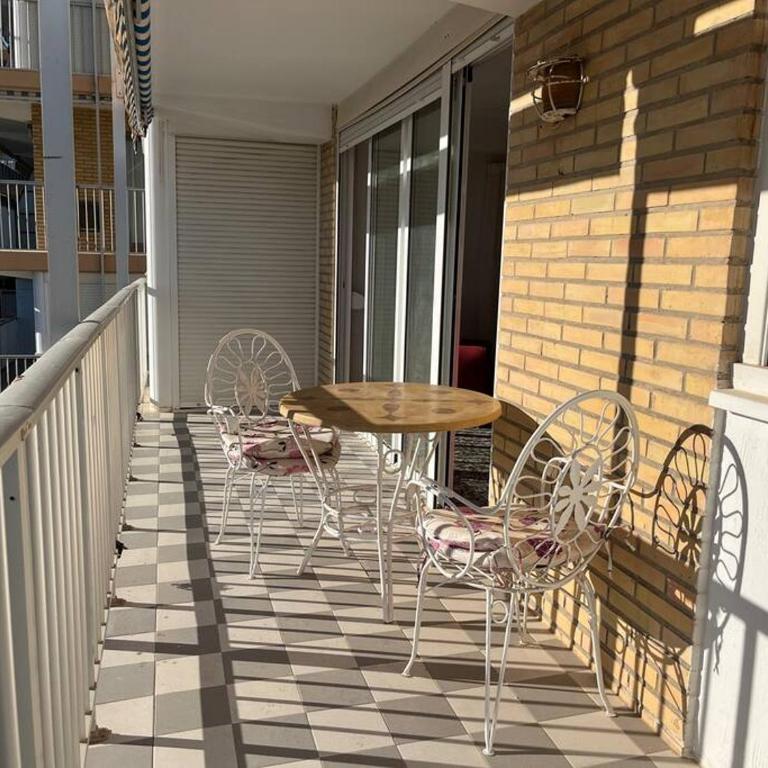 Residencial salida directa al mar. Grandes vistas - Three-Bedroom Apartment - 22