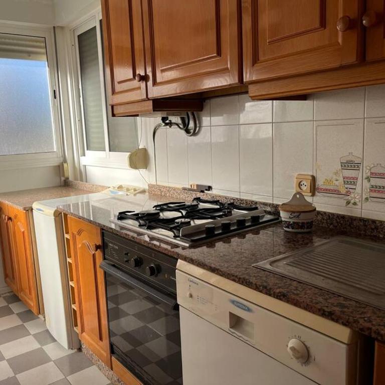 Residencial salida directa al mar. Grandes vistas - Three-Bedroom Apartment - 37