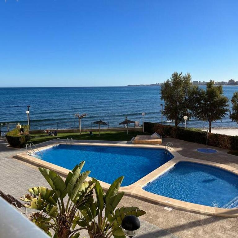 Residencial salida directa al mar. Grandes vistas - Three-Bedroom Apartment - 41