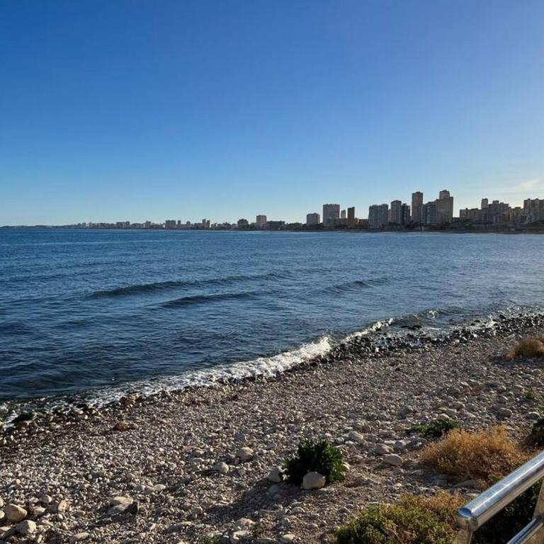 Residencial salida directa al mar. Grandes vistas - Three-Bedroom Apartment - 45