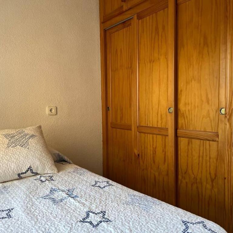 Residencial salida directa al mar. Grandes vistas - Three-Bedroom Apartment - 50