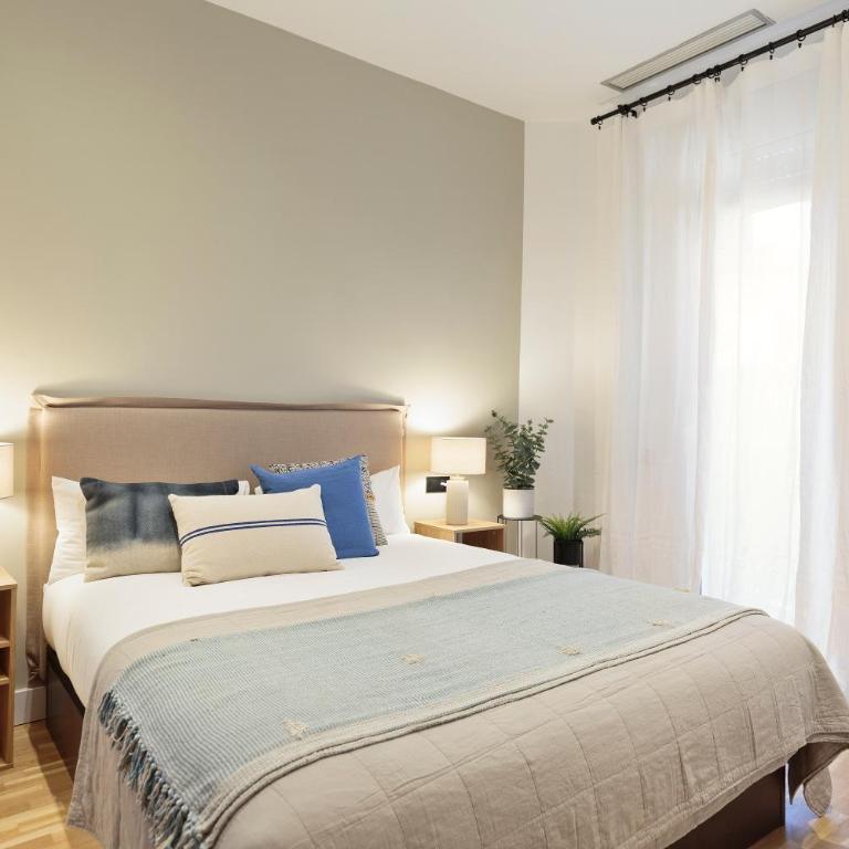 Click&Flat Gaudi Dream I - Two-Bedroom Apartment - 4