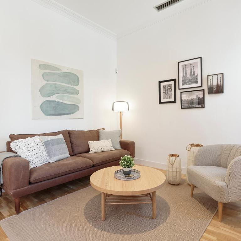 Click&Flat Gaudi Dream I - Two-Bedroom Apartment - 2
