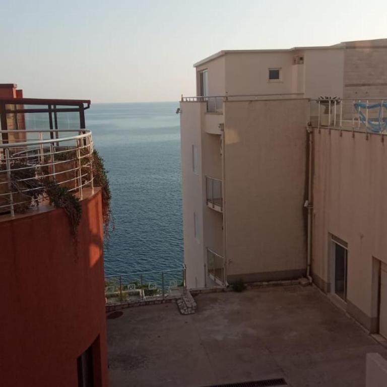 Bella Costa - Apartment with Terrace - 1