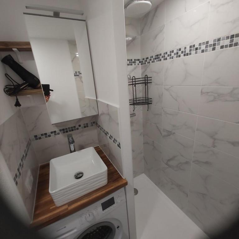 Appartement Résidence Le Miroir de la Mer - Vue Mer De 20m2 à Saint Aygulf - Appartement 1 Chambre - 42