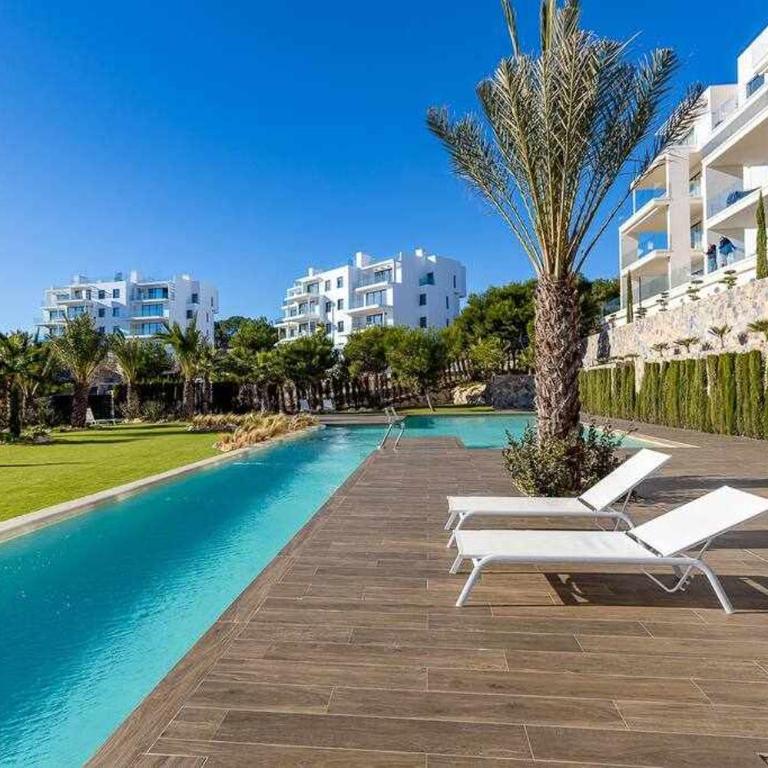 Apartamento único de 3 dormitorios en las Colinas - Apartamento de 3 dormitorios con vistas - 1