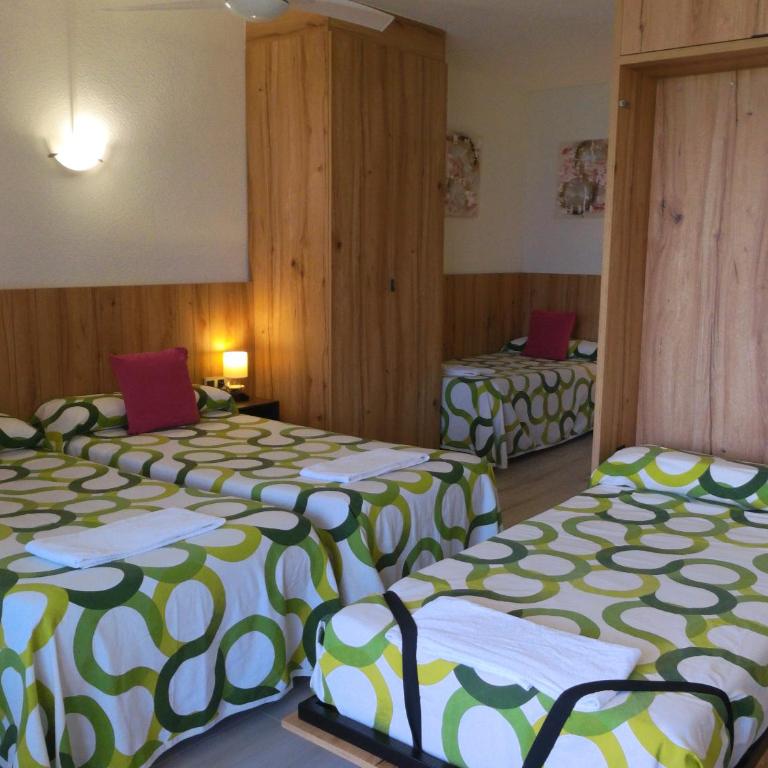 Hostal Meson Del Barro - Alojamientos Pamplona - Habitación cuádruple - 3