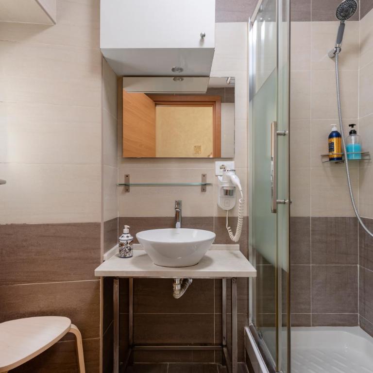 New Joyful Guest House - Camera Matrimoniale/Doppia con Letti Singoli con Bagno Privato - 18