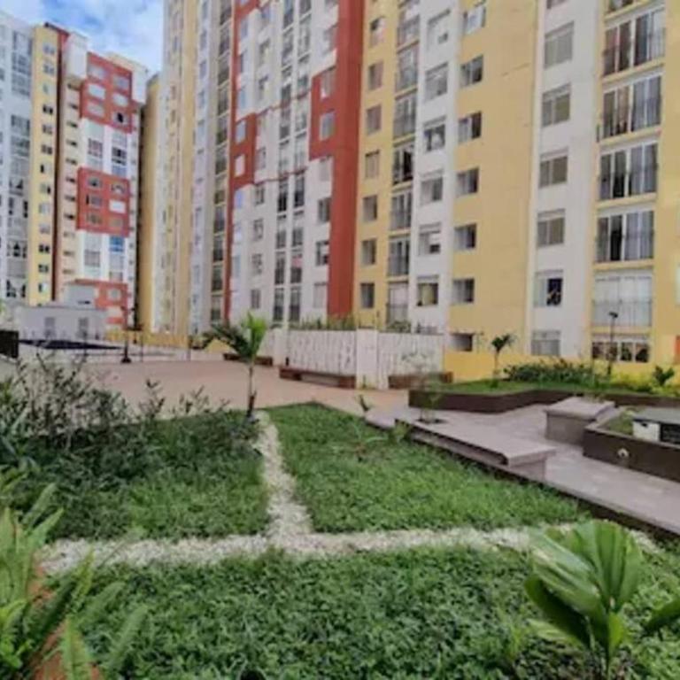 Cómodo apartamento cerca al Parque del Café - Three-Bedroom Apartment - 24