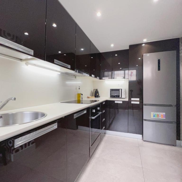 Stay U-nique Apartments Pellaires - Three-Bedroom Apartment - 11