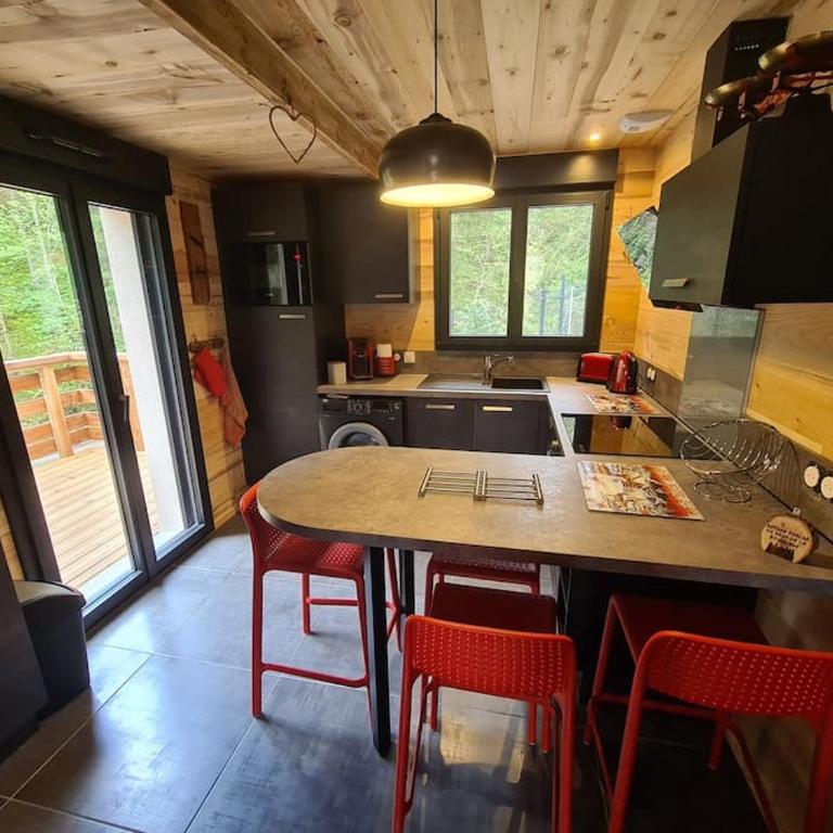 Le Refuge perché du saut de la bourrique, SPA, terrain clôturé, bordure de forêt - Chalet 2 Chambres - 8