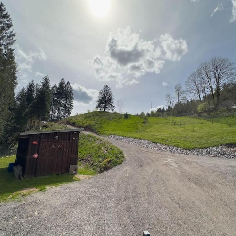 Le Refuge perché du saut de la bourrique, SPA, terrain clôturé, bordure de forêt - Chalet 2 Chambres - 27