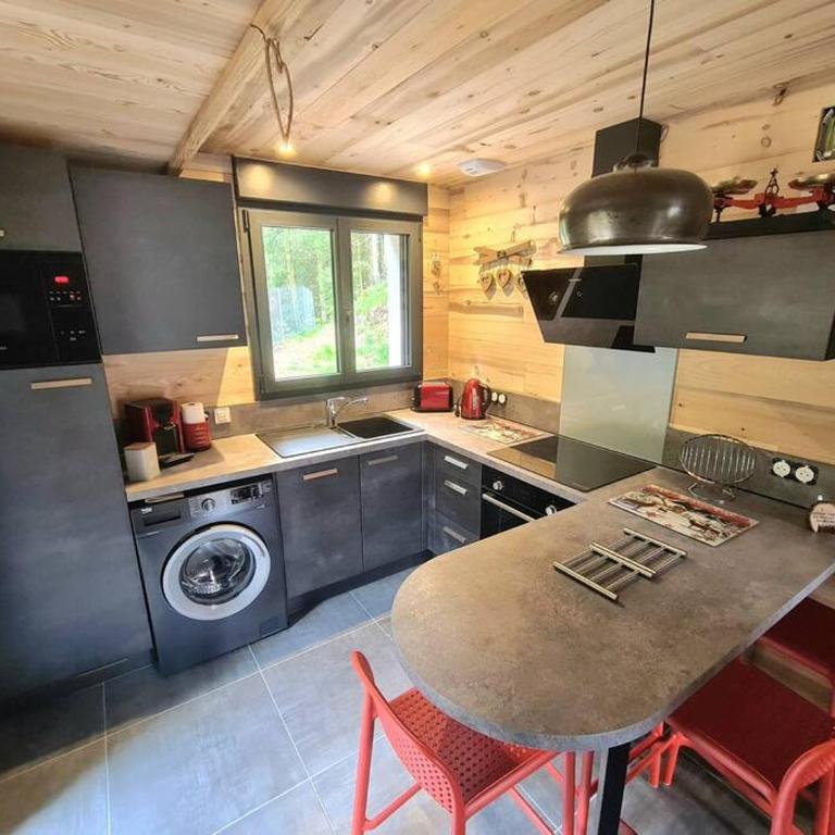 Le Refuge perché du saut de la bourrique, SPA, terrain clôturé, bordure de forêt - Chalet 2 Chambres - 28