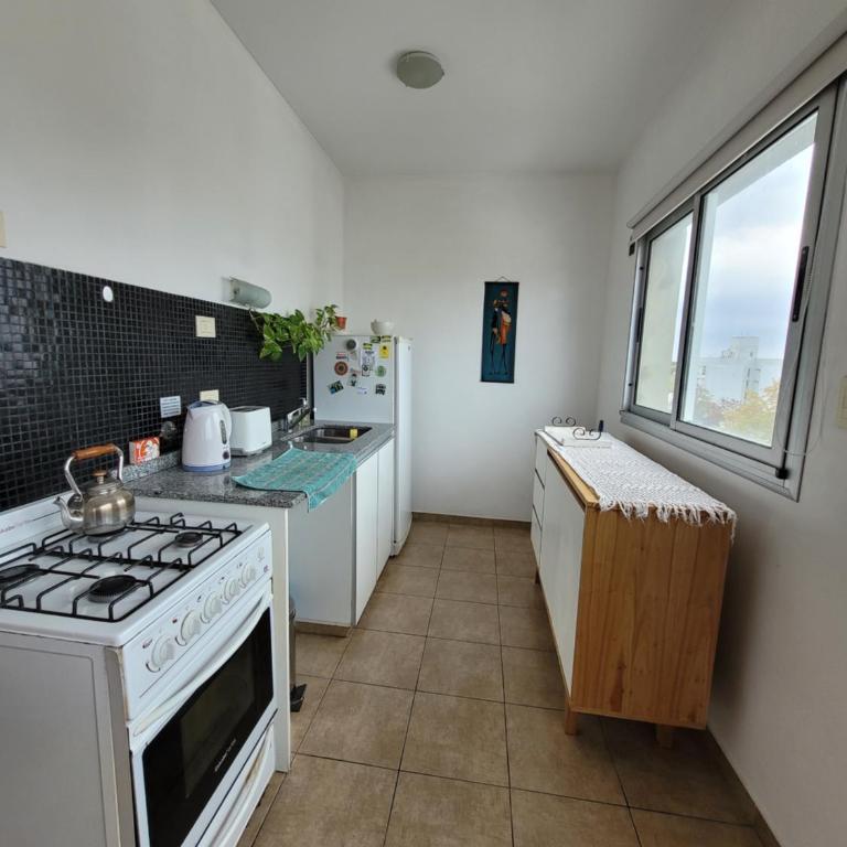 Luminoso Monoambiente Zona Universitaria 5to piso - Apartamento - 5