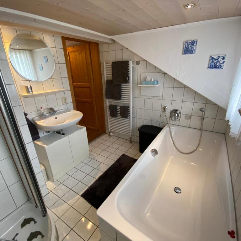 Direkt am Hopfensee- große Ferienwohnung - Apartment mit 1 Schlafzimmer - 23