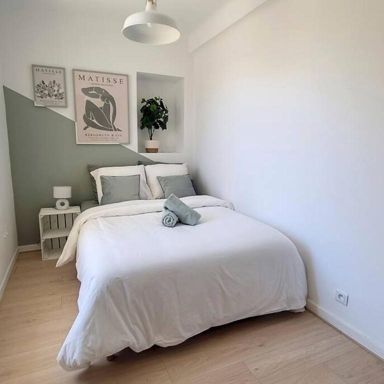 3P central refait à neuf - Parking L430cm x W275cm - Appartement 2 Chambres - 10
