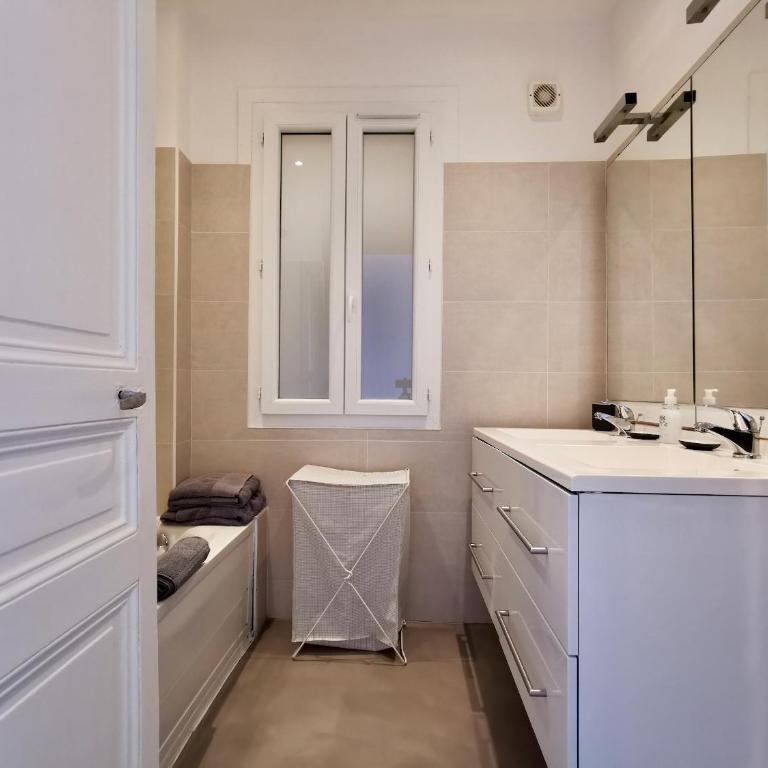 Le Palazzo 219 by Booking Guys - One-Bedroom Apartment - 15