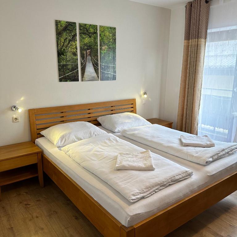 Haus Maria - Dreibettzimmer mit eigenem Bad - 11