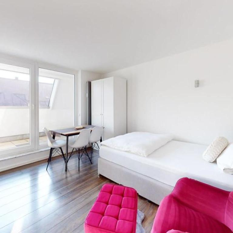 Spacious 4 Bedroom Apartment near City Center - Apartment - 8