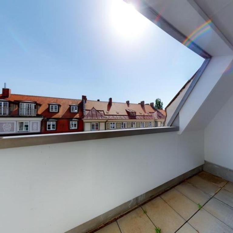 Spacious 4 Bedroom Apartment near City Center - Apartment - 1