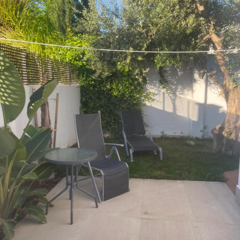 Casa Requesens, freiligendes Ferienhaus, komplett erschlossen - Casa de 3 dormitorios - 5