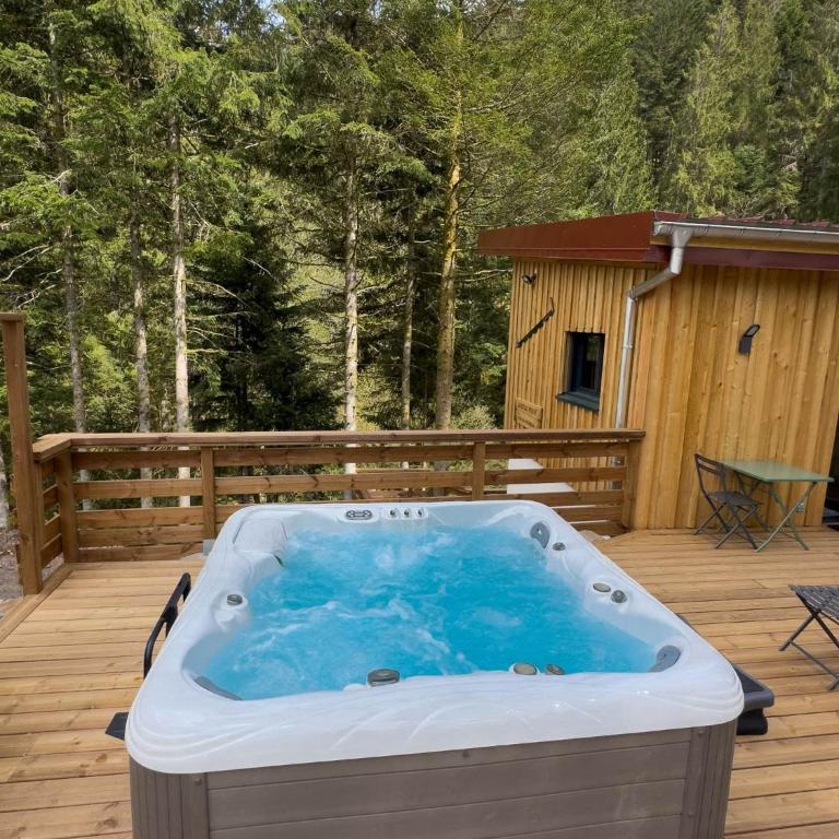 Le Refuge perché du saut de la bourrique, SPA, terrain clôturé, bordure de forêt - Chalet 2 Chambres - 30