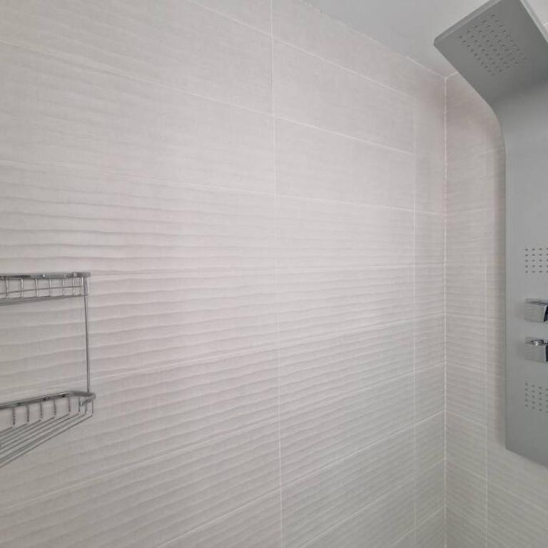 Moderno apartamento Sevilla zona Nervión. WiFi/AC - Apartamento de 2 dormitorios - 10