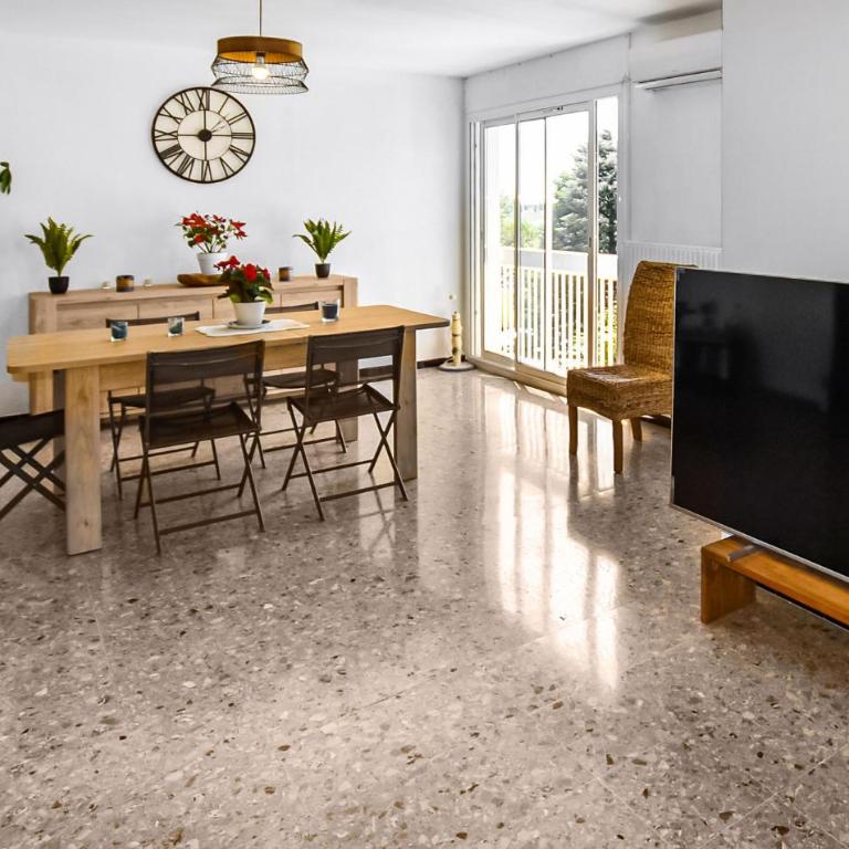 2 Bedroom Amazing Apartment In Carpentras - Appartement 2 Chambres - 6