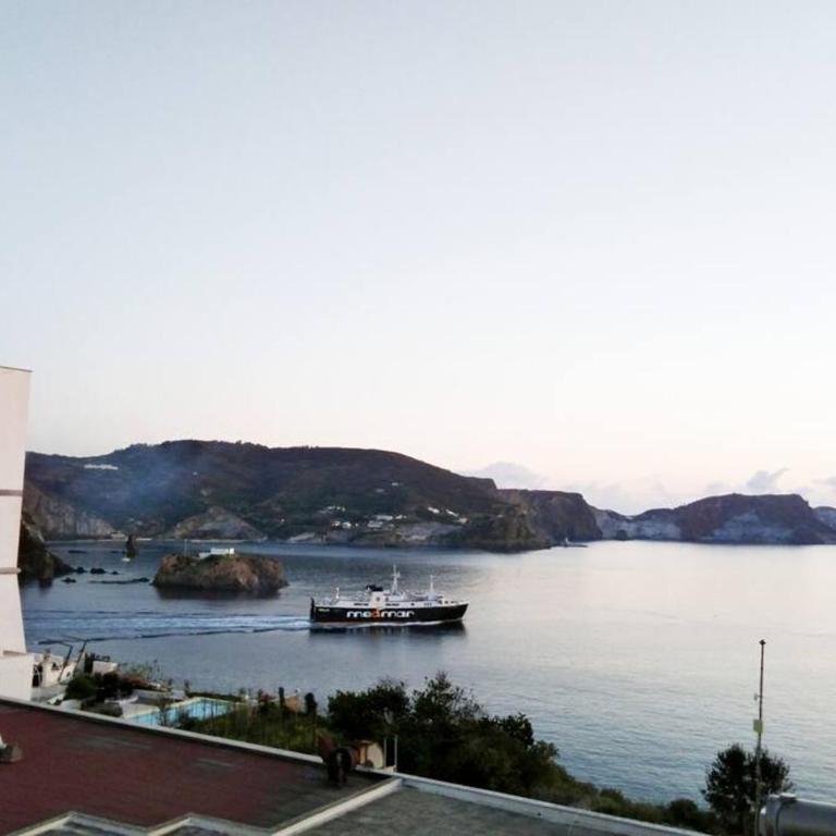 Brezzamediterranea - Three-Bedroom Apartment - 70