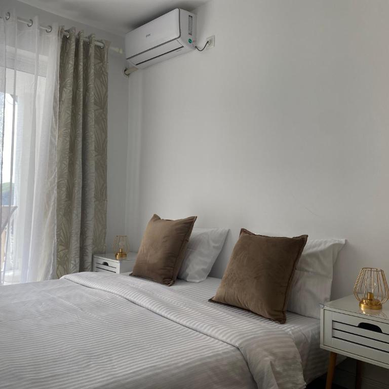 Veselinka Apartments & Rooms - Double Room with Private External Bathroom - 11