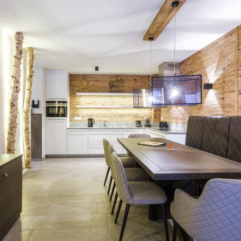 AvenidA Mountain Lodges Saalbach incl Joker Card - Suite mit 3 Schlafzimmern - 4
