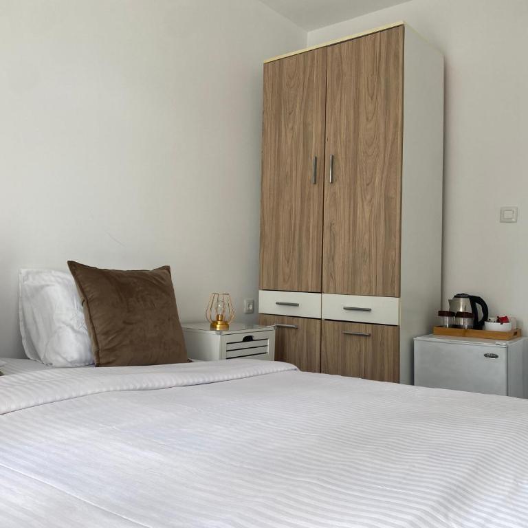 Veselinka Apartments & Rooms - Double Room with Private External Bathroom - 10