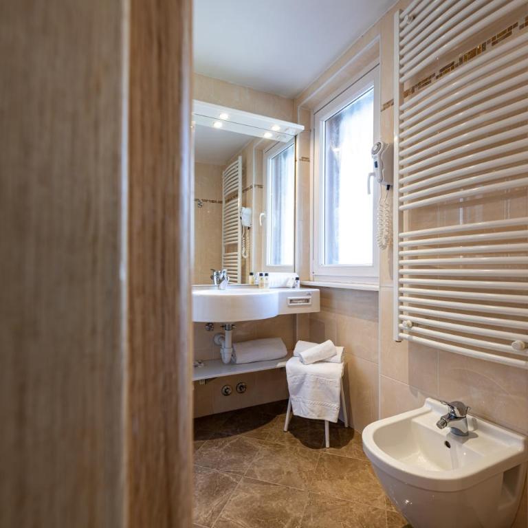 Hotel Cristina Wellness Relax - Camera Matrimoniale con Balcone - 5